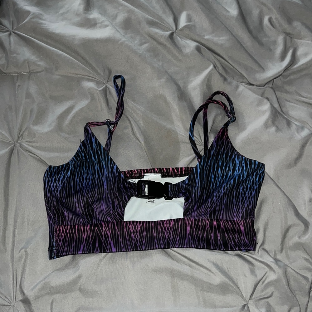 Clasp front rave top: underboob, size medium definitely fits like a small